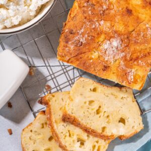 bread with cottage cheese