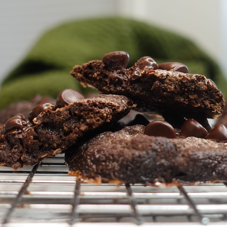 Keto 3 Ingredient Chocolate Chip Cookies
